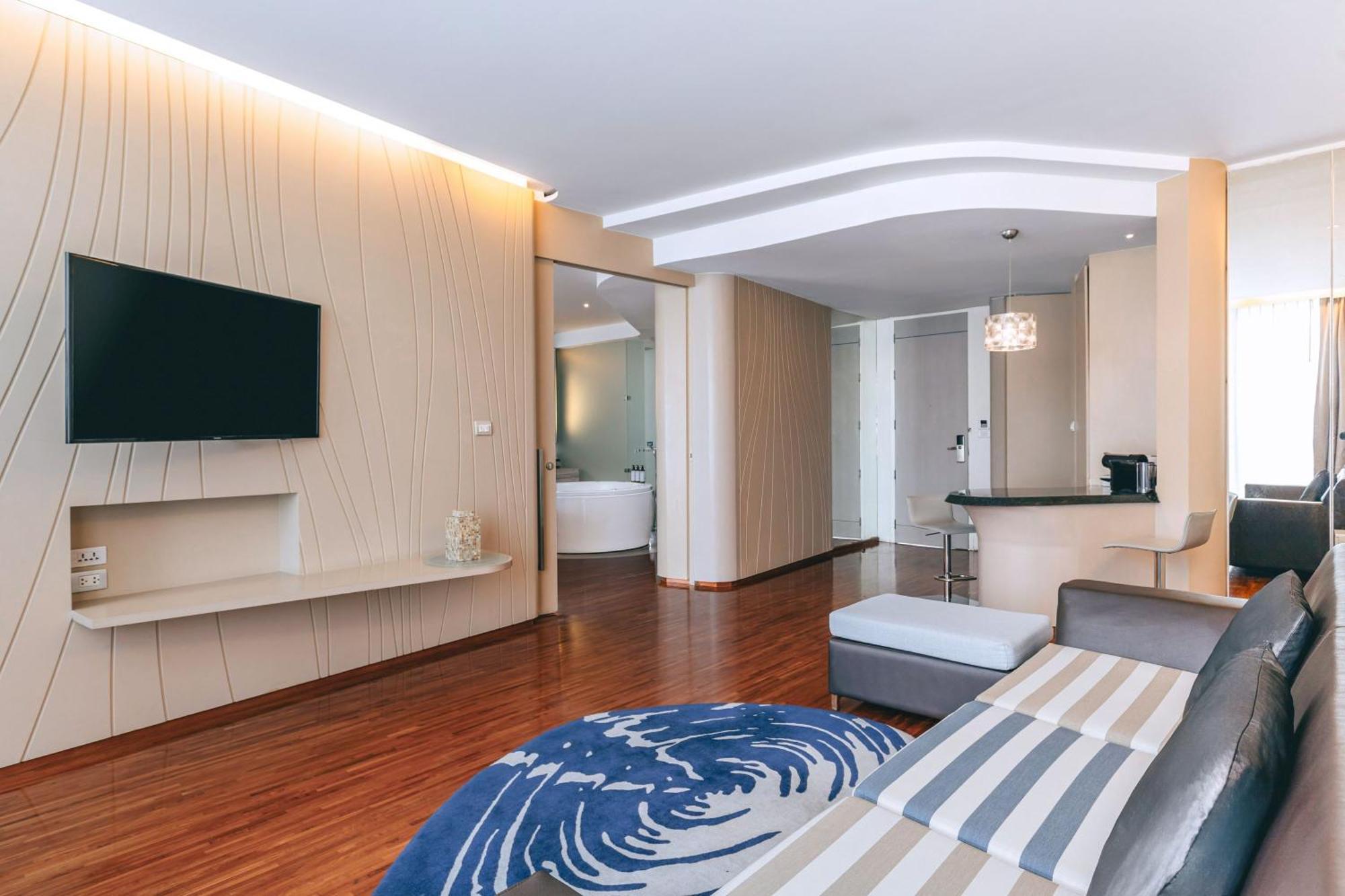 Hotel Baraquda Heeton Pattaya By Compass Hospitality Esterno foto