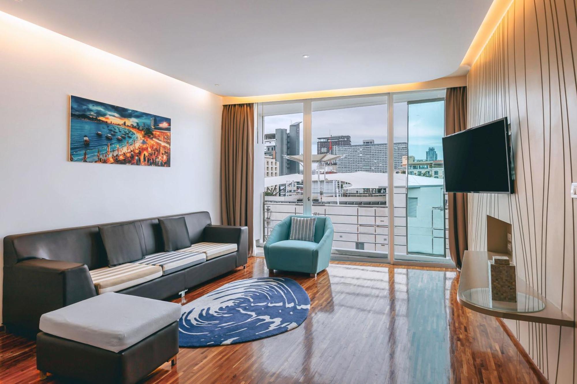 Hotel Baraquda Heeton Pattaya By Compass Hospitality Esterno foto